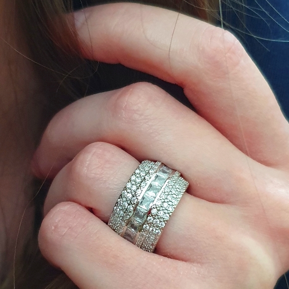 Big Luxury Inlaid with Diamonds Ring - Picture 3 of 3